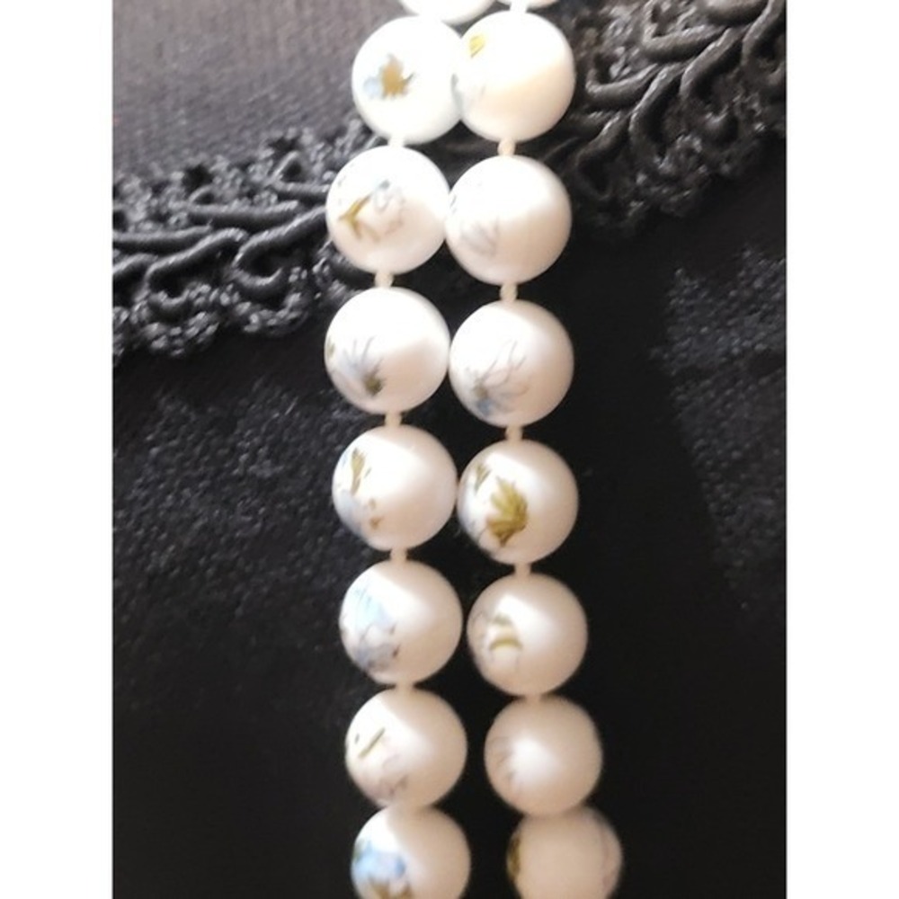 Vintage White Porcelain Floral Beaded Necklace Blue Gold Flower 42 Inch Strand - Picture 3 of 10